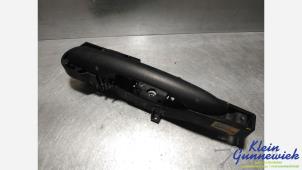 Gebruikte Portiergreep 4Deurs links-achter Renault Kangoo Prijs € 25,00 Margeregeling aangeboden door Klein Gunnewiek Autodemontage & Motorentechniek