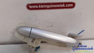 Gebruikte Portiergreep 4Deurs links-achter Kia Rio Prijs € 25,00 Margeregeling aangeboden door Klein Gunnewiek Autodemontage & Motorentechniek