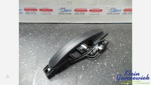 Używane Uchwyt drzwi prawych wersja 2-drzwiowa Ford Transit Connect Cena € 25,00 Procedura marży oferowane przez Klein Gunnewiek Autodemontage & Motorentechniek