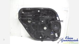 Begagnade Fönstermekanism för bakre dörr, 4-dörrars, vänster Kia Carens Pris € 65,00 Marginaltabell erbjuds av Klein Gunnewiek Autodemontage & Motorentechniek