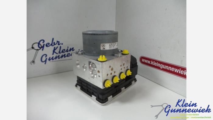 ABS-pump från en Mercedes C-Klasse 2015