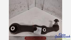 Begagnade Främre undre gaffelben, höger Mercedes E-Klasse Pris € 45,00 Marginaltabell erbjuds av Klein Gunnewiek Autodemontage & Motorentechniek