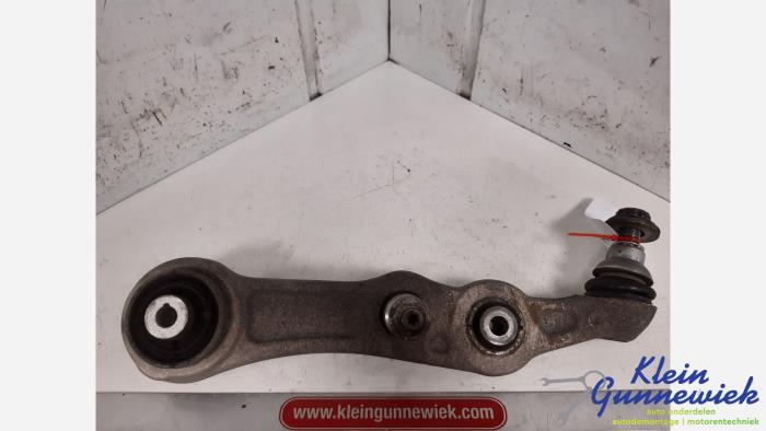 Främre undre gaffelben, höger från en Mercedes C-Klasse 2015