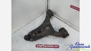 Begagnade Främre undre gaffelben, vänster Mercedes A-Klasse Pris € 30,00 Marginaltabell erbjuds av Klein Gunnewiek Autodemontage & Motorentechniek