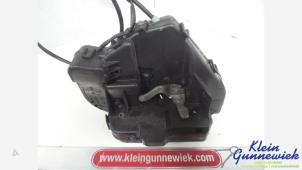Begagnade Dörrlåsmekanism, 4-dörrars, vänster bak Mercedes E-Klasse Pris € 65,00 Marginaltabell erbjuds av Klein Gunnewiek Autodemontage & Motorentechniek