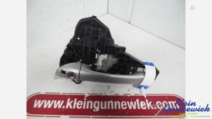 Begagnade Dörrhandtag, 2-dörrars, vänster Mercedes A-Klasse Pris € 35,00 Marginaltabell erbjuds av Klein Gunnewiek Autodemontage & Motorentechniek