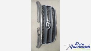 Używane Grill Hyundai Santafe Cena € 65,00 Procedura marży oferowane przez Klein Gunnewiek Autodemontage & Motorentechniek