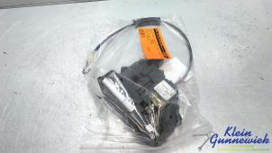 Gebruikte Slotmechaniek Portier 4Deurs rechts-achter Opel Corsa Prijs € 20,00 Margeregeling aangeboden door Klein Gunnewiek Autodemontage & Motorentechniek