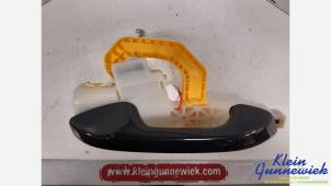 Gebruikte Portiergreep 4Deurs rechts-achter Kia XCee'd Prijs € 25,00 Margeregeling aangeboden door Klein Gunnewiek Autodemontage & Motorentechniek