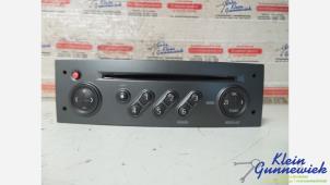 Begagnade CD-spelare med radio Renault Megane Scenic Pris € 75,00 Marginaltabell erbjuds av Klein Gunnewiek Autodemontage & Motorentechniek