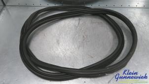 Begagnade Tätning, baklucka Ford Fiesta Pris € 30,00 Marginaltabell erbjuds av Klein Gunnewiek Autodemontage & Motorentechniek