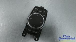 Używane Przelacznik interfejsu czlowiek-maszyna BMW 3-Serie Cena € 85,00 Procedura marży oferowane przez Klein Gunnewiek Autodemontage & Motorentechniek