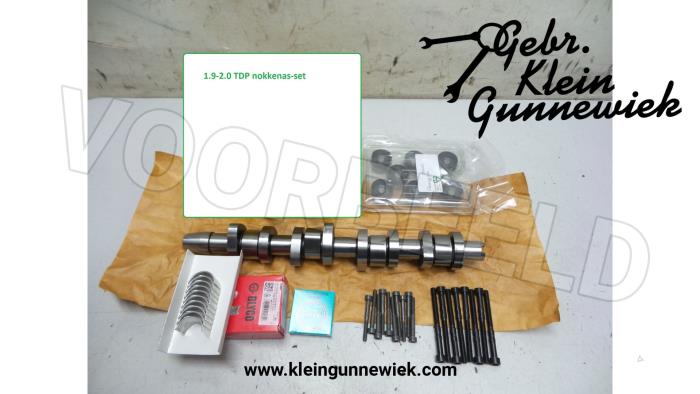 Kamaxelsats från en Volkswagen Golf 2004