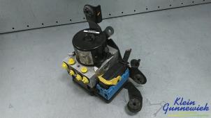 Używane Pompa ABS Renault Grand Scenic Cena € 154,00 Procedura marży oferowane przez Klein Gunnewiek Autodemontage & Motorentechniek