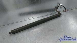 Begagnade Gasfjäder, höger bak Audi SQ5 Pris € 85,00 Marginaltabell erbjuds av Klein Gunnewiek Autodemontage & Motorentechniek