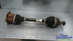 Begagnade Drivaxel, vänster fram Audi SQ5 Pris € 85,00 Marginaltabell erbjuds av Klein Gunnewiek Autodemontage & Motorentechniek