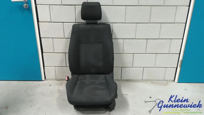 Stoel links van een Opel Agila 2008
