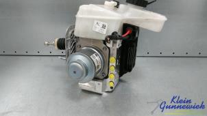 Używane Glówny cylinder hamulcowy BMW I4 Cena € 295,00 Procedura marży oferowane przez Klein Gunnewiek Autodemontage & Motorentechniek