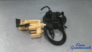 Gebruikte Brandstofpomp Elektrisch Mercedes C-Klasse Prijs € 125,00 Margeregeling aangeboden door Klein Gunnewiek Autodemontage & Motorentechniek