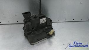 Gebruikte Slotmechaniek Portier 4Deurs rechts-achter Opel Corsa Prijs € 20,00 Margeregeling aangeboden door Klein Gunnewiek Autodemontage & Motorentechniek