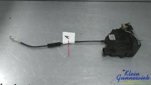 Gebruikte Slotmechaniek Portier 4Deurs rechts-achter Opel Corsa Prijs € 20,00 Margeregeling aangeboden door Klein Gunnewiek Autodemontage & Motorentechniek