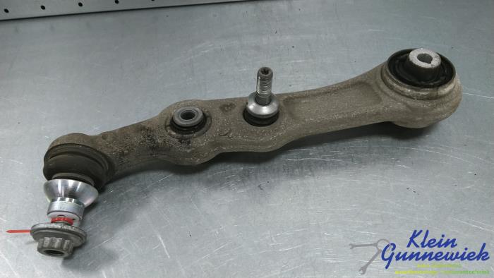 Främre undre gaffelben, höger från en Mercedes E-Klasse 2019