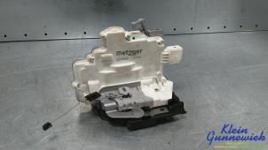 Begagnade Dörrlåsmekanism, 2-dörrars, höger Volkswagen Eos Pris € 50,00 Marginaltabell erbjuds av Klein Gunnewiek Autodemontage & Motorentechniek