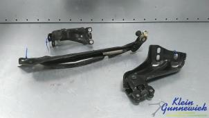 Używane Zawias drzwi lewych tylnych Ford Transit Cena € 235,00 Procedura marży oferowane przez Klein Gunnewiek Autodemontage & Motorentechniek