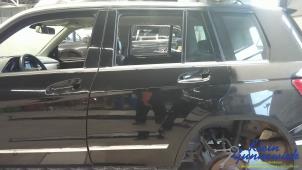 Gebruikte Deur 4Deurs links-achter Mercedes GLK-Klasse Prijs € 495,00 Margeregeling aangeboden door Klein Gunnewiek Autodemontage & Motorentechniek