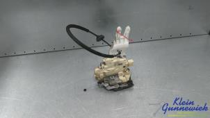 Begagnade Dörrlåsmekanism, 2-dörrars, höger Volkswagen Eos Pris € 60,00 Marginaltabell erbjuds av Klein Gunnewiek Autodemontage & Motorentechniek