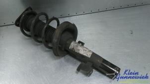 Gebruikte Veerpoot links-voor Volvo V40 Prijs € 45,00 Margeregeling aangeboden door Klein Gunnewiek Autodemontage & Motorentechniek