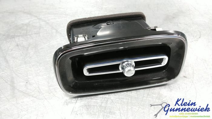 Luftmunstycke, instrumentbräda från en Volvo XC40 2023