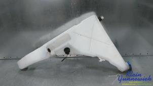 Gebruikte Ruitensproeiertank voor Audi S8 Prijs € 30,00 Margeregeling aangeboden door Klein Gunnewiek Autodemontage & Motorentechniek