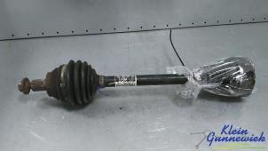 Begagnade Drivaxel, vänster fram Volkswagen Golf Pris € 40,00 Marginaltabell erbjuds av Klein Gunnewiek Autodemontage & Motorentechniek