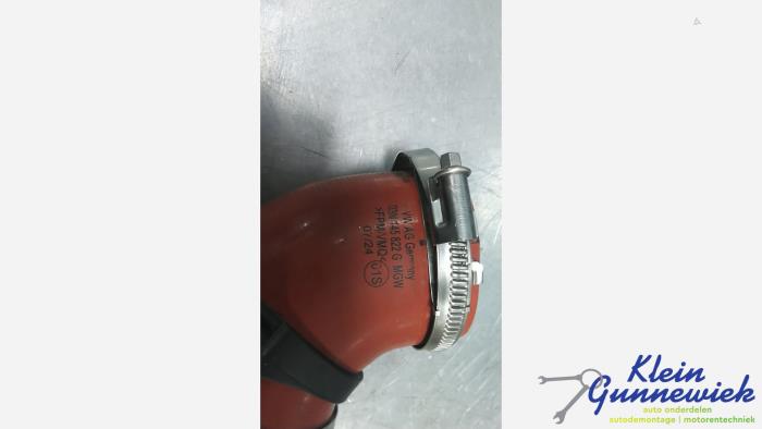 Laddluftkylarslang från en Volkswagen Crafter 2024