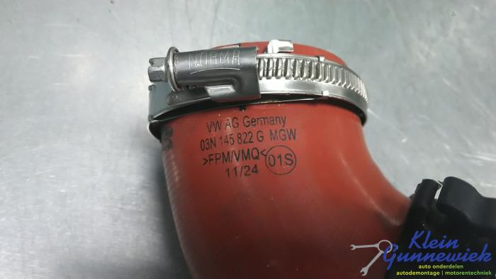 Laddluftkylarslang från en Volkswagen Crafter 2024