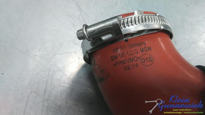 Laddluftkylarslang från en Volkswagen Crafter 2024