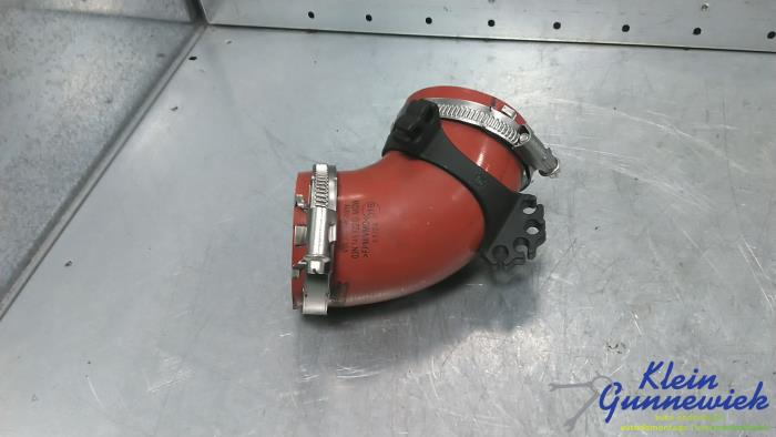 Laddluftkylarslang från en Volkswagen Crafter 2024