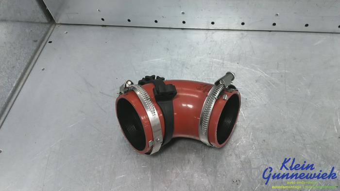 Laddluftkylarslang från en Volkswagen Crafter 2024