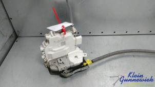 Begagnade Dörrlåsmekanism, 4-dörrars, höger fram Audi SQ5 Pris € 30,00 Marginaltabell erbjuds av Klein Gunnewiek Autodemontage & Motorentechniek