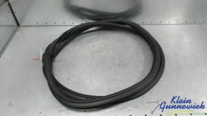 Begagnade Dörrtätning, 4-dörrars, höger bak Mercedes A-Klasse Pris € 25,00 Marginaltabell erbjuds av Klein Gunnewiek Autodemontage & Motorentechniek