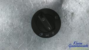 Używane Przelacznik swiatel Volkswagen Caddy Cena € 20,00 Procedura marży oferowane przez Klein Gunnewiek Autodemontage & Motorentechniek