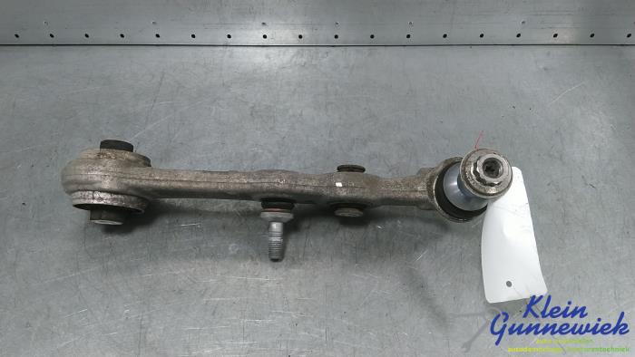 Främre undre gaffelben, höger från en Mercedes E-Klasse 2017