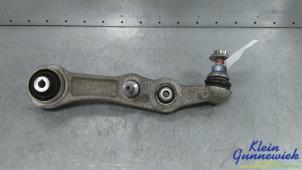 Begagnade Främre undre gaffelben, höger Mercedes E-Klasse Pris € 45,00 Marginaltabell erbjuds av Klein Gunnewiek Autodemontage & Motorentechniek