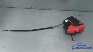 Begagnade Dörrlåsmekanism, 4-dörrars, vänster bak Kia Sorento Pris € 145,00 Marginaltabell erbjuds av Klein Gunnewiek Autodemontage & Motorentechniek