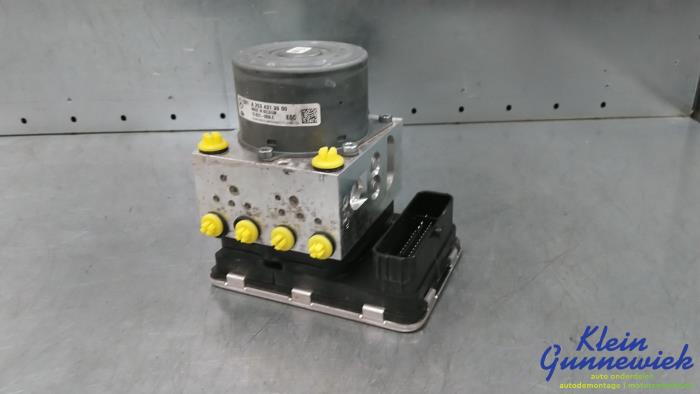 ABS-pump från en Mercedes C-Klasse 2017