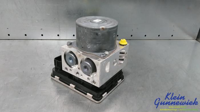 ABS-pump från en Mercedes C-Klasse 2017