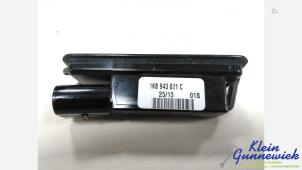 Begagnade Nummerskyltbelysning Volkswagen Scirocco Pris € 15,00 Marginaltabell erbjuds av Klein Gunnewiek Autodemontage & Motorentechniek