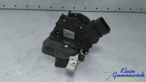 Begagnade Dörrlåsmekanism, 4-dörrars, höger fram Ford S-Max Pris € 35,00 Marginaltabell erbjuds av Klein Gunnewiek Autodemontage & Motorentechniek
