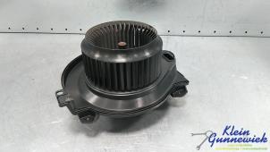 Begagnade Fläktmotor för uppvärmning och ventilation Mercedes Sprinter Pris € 40,00 Marginaltabell erbjuds av Klein Gunnewiek Autodemontage & Motorentechniek
